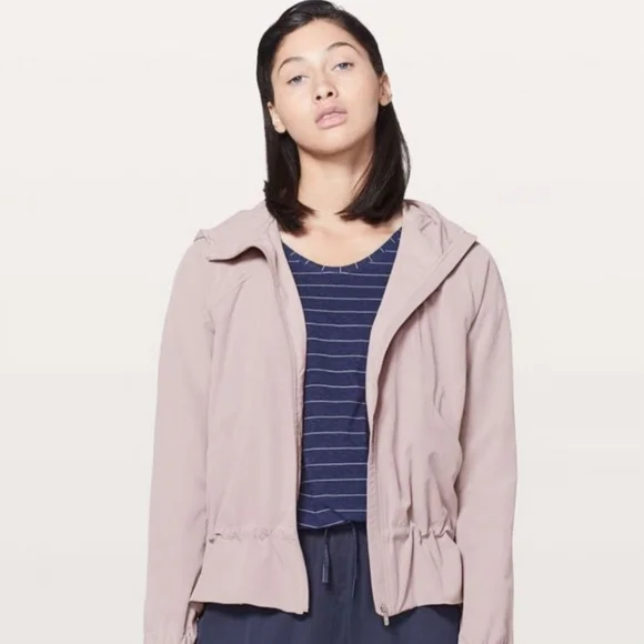Lululemon Pack It Up Jacket in the color Smoky Blush. Size 10 - Picture 2 of 16